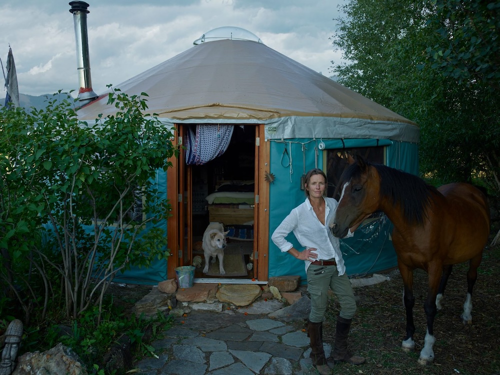 Annie Leibovitz, Alexandra Fuller, Kelly, Wyoming, 2016. © Annie Leibovitz