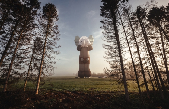 KAWS:HOLIDAY UNITED KINGDOM and One of the World's Largest Hot Air Balloons