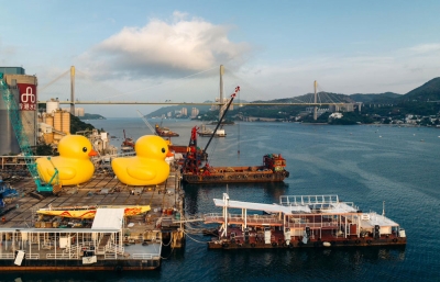 Florentijn Hofman’s Famous Rubber Ducks Are Headed Back to Hong Kong Harbor (UPDATE) image
